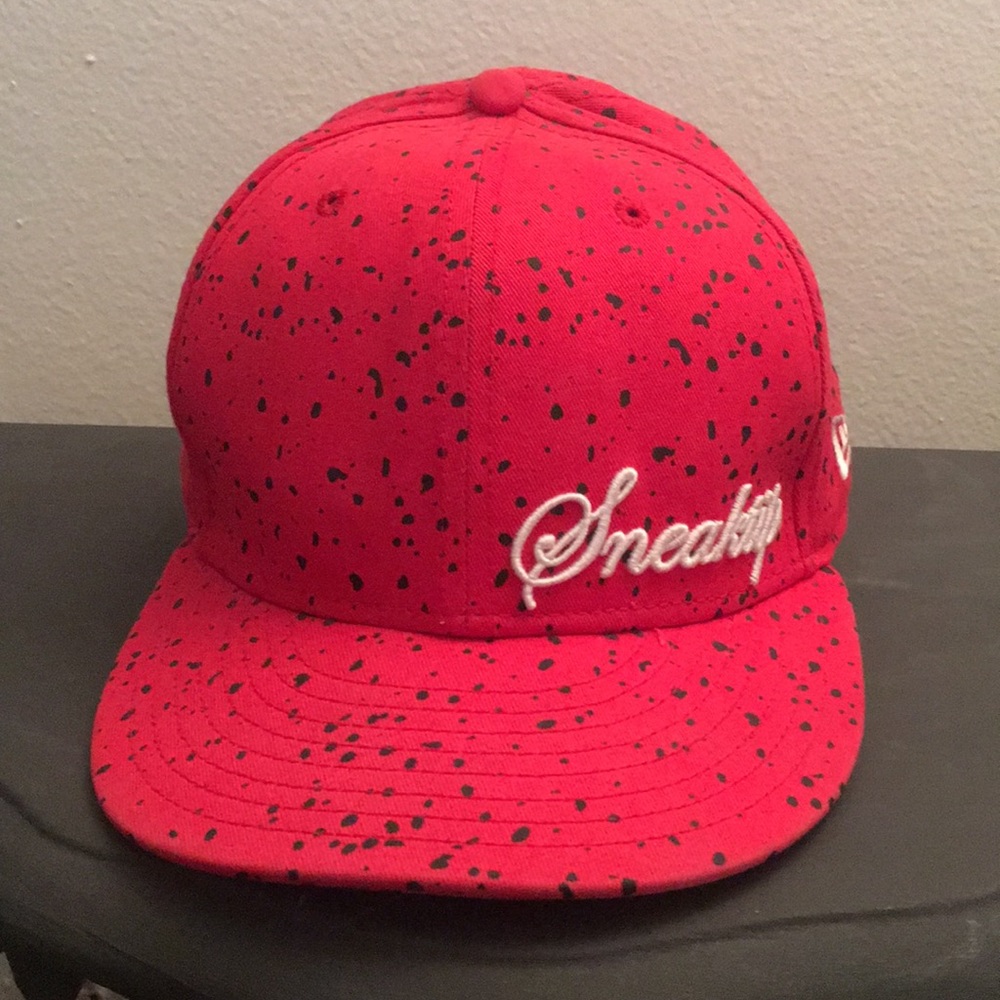 Fitted New Era hat by “Sneaktip’